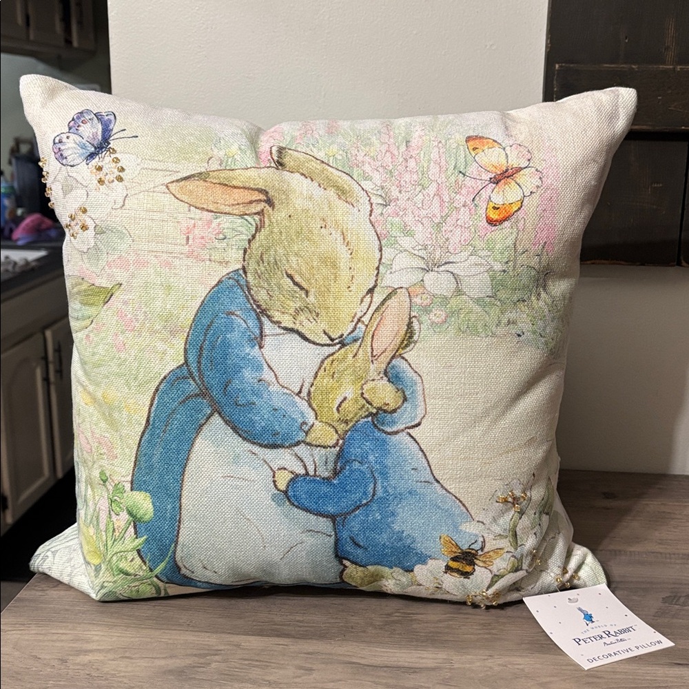 NWT! BEATRIX POTTER PETER RABBIT & MOTHER DECORATIVE FAUX LINEN THROW PILLOW